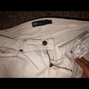 Levi’s white Capri legging